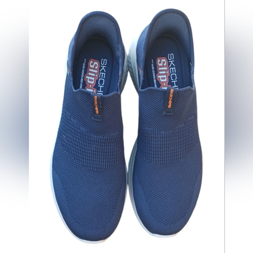 Men's Navy Skechers 9.5 EUC